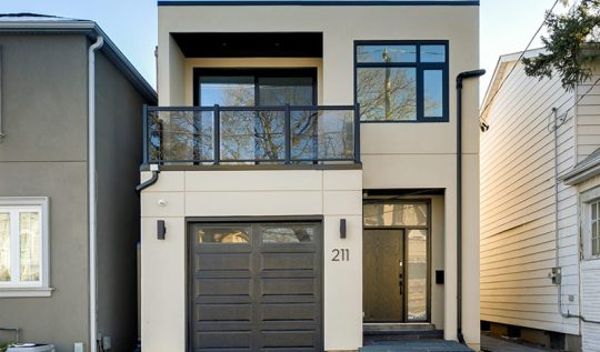 Modern House in Toronto by Vertex Architects Inc 